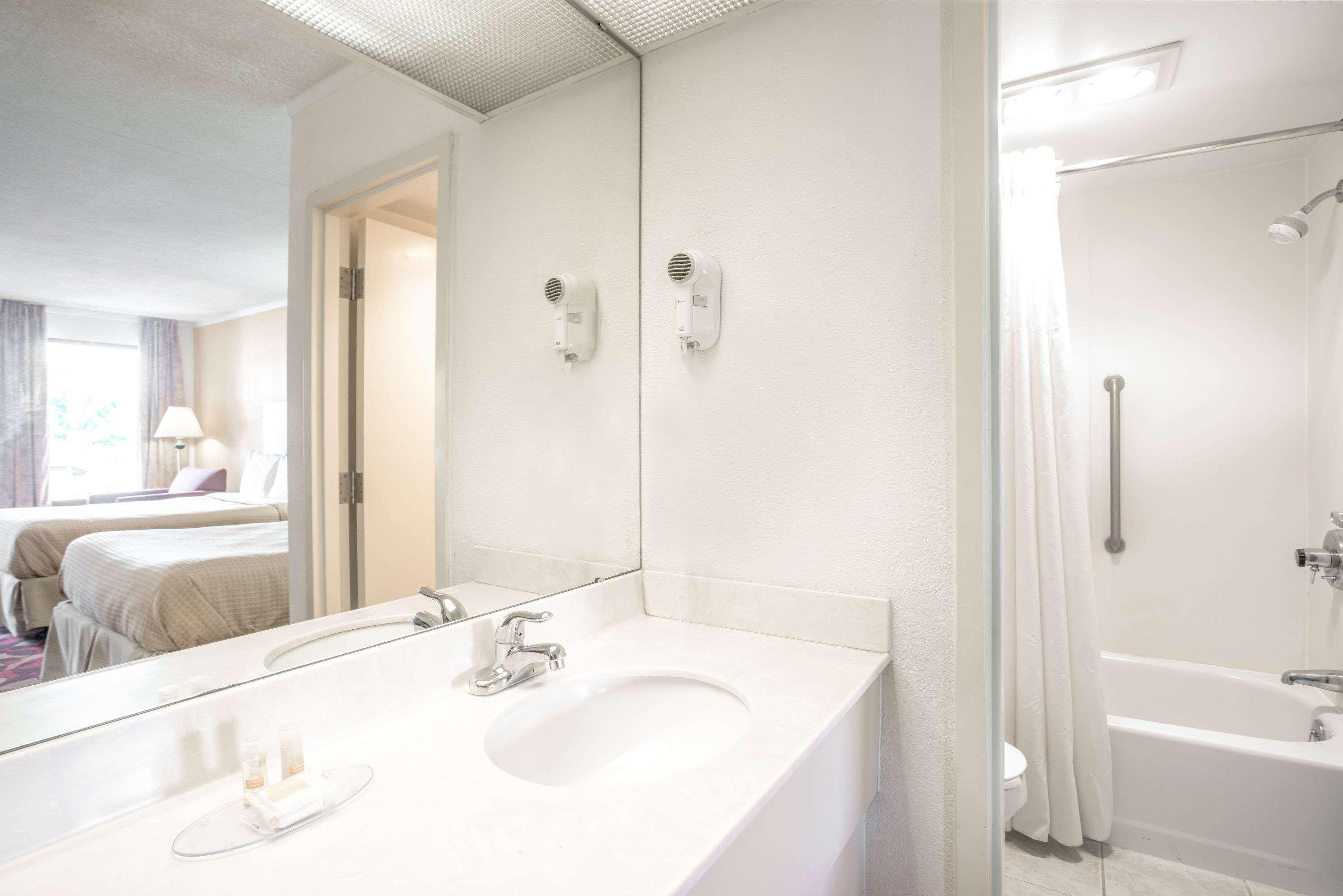 Days Inn By Wyndham Salem Ngoại thất bức ảnh