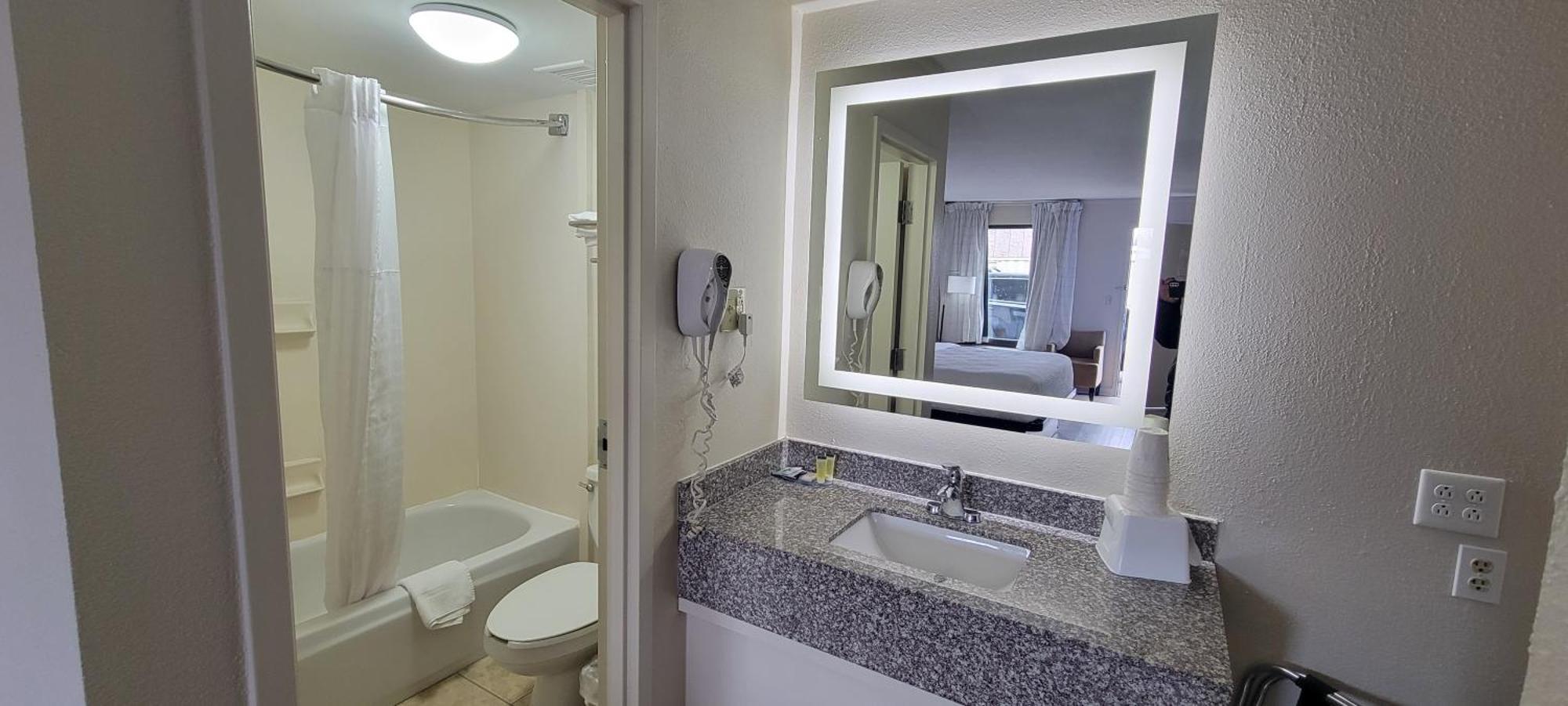 Days Inn By Wyndham Salem Ngoại thất bức ảnh